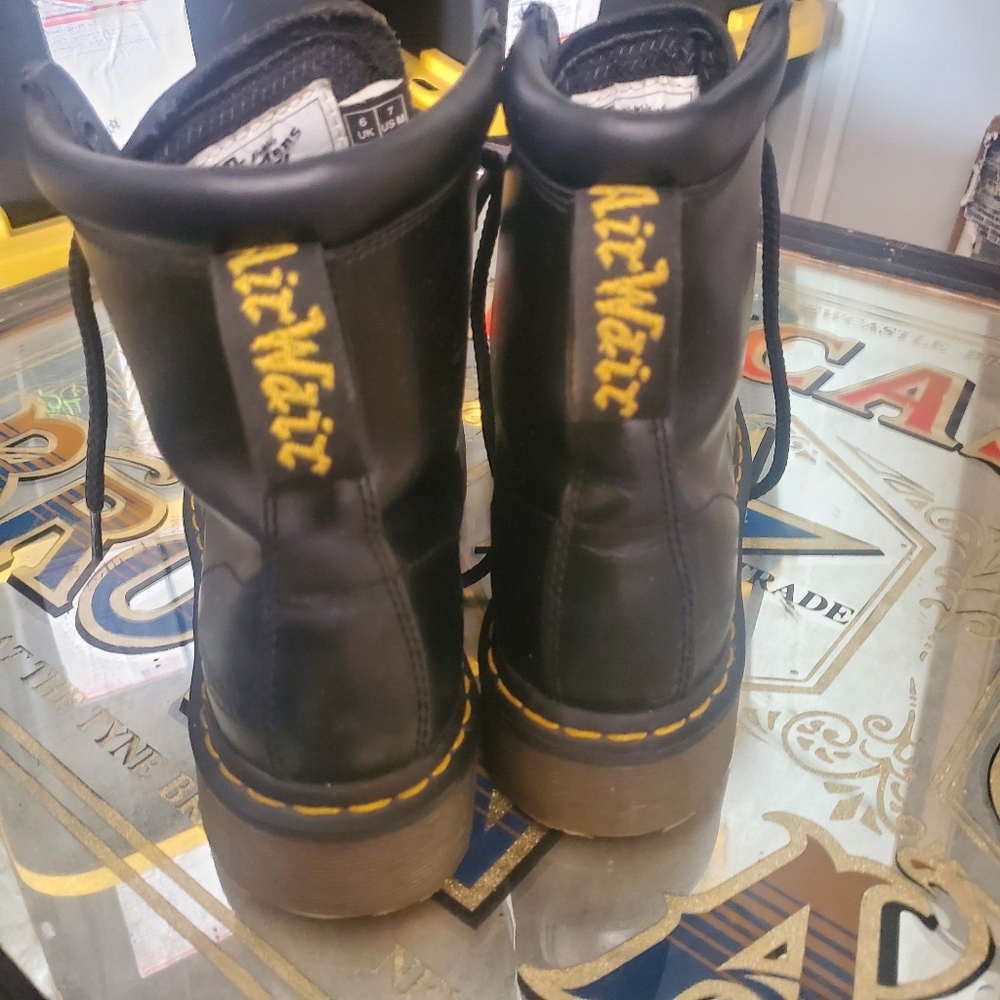 DR MARTENS Industrial Workboots Like New Condition - Picture 5 of 7